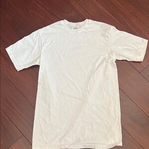 Hanes Classic White Men's T-Shirt- size Small, EUC